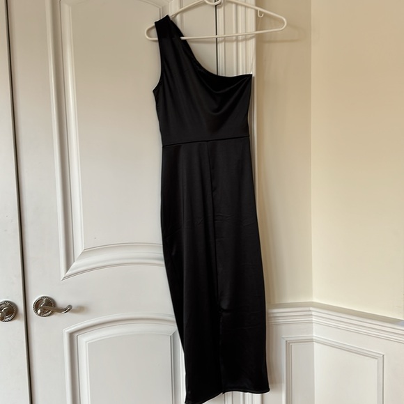 NWT Windsor Black Satin Knit Mid Length Dress - Picture 6 of 8